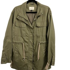 Army green women’s utility jacket. NWOT.. super cute